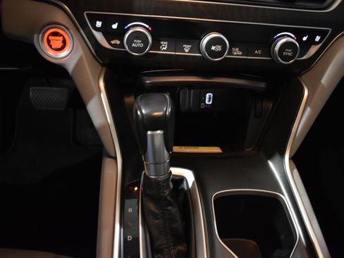 Used 2018 Honda Accord Touring image 25