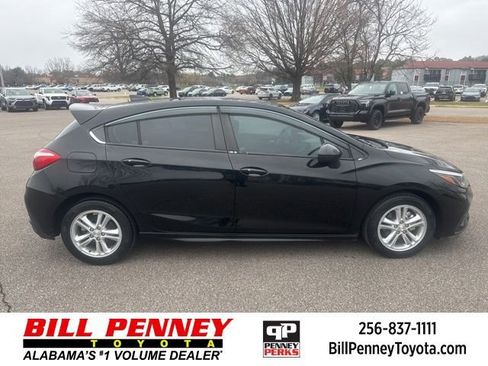 Used 2017 Chevrolet Cruze LT w/ Convenience Package image 6