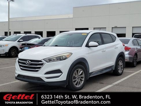 Used 2017 Hyundai Tucson SE image 1