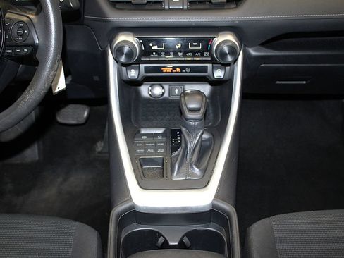Used 2021 Toyota RAV4 LE AWD/4WD image 22