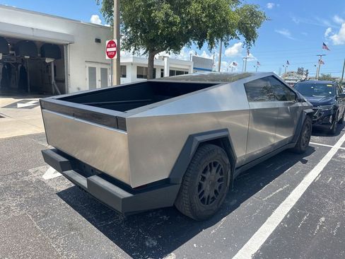 Used 2024 Tesla Cybertruck AWD Crew Cab image 5