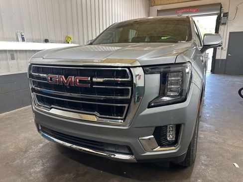Used 2024 GMC Yukon SLT w/ SLT Luxury Package AWD/4WD image 3