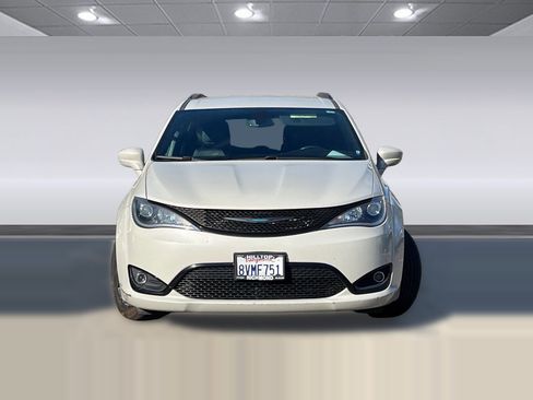 Used 2020 Chrysler Pacifica Touring-L w/ S Appearance Package image 4