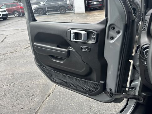 Used 2023 Jeep Wrangler Unlimited w/ Cold Weather Group AWD/4WD image 15