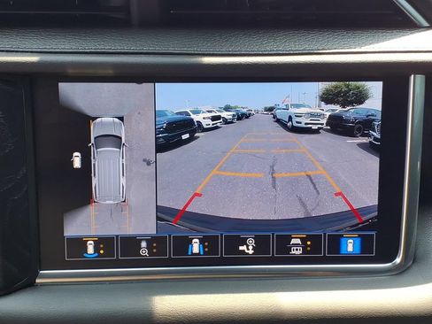 Used 2021 GMC Yukon XL Denali AWD/4WD image 11