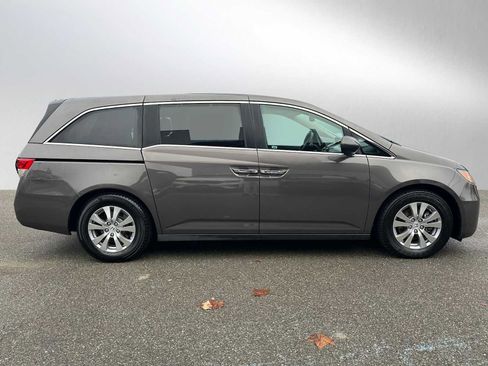 Used 2016 Honda Odyssey SE image 2