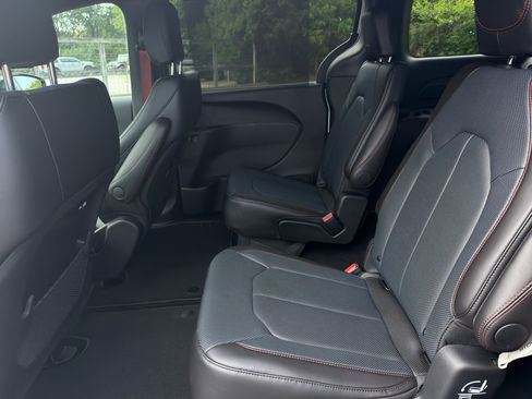 New 2027 Chrysler Pacifica Select FWD image 25