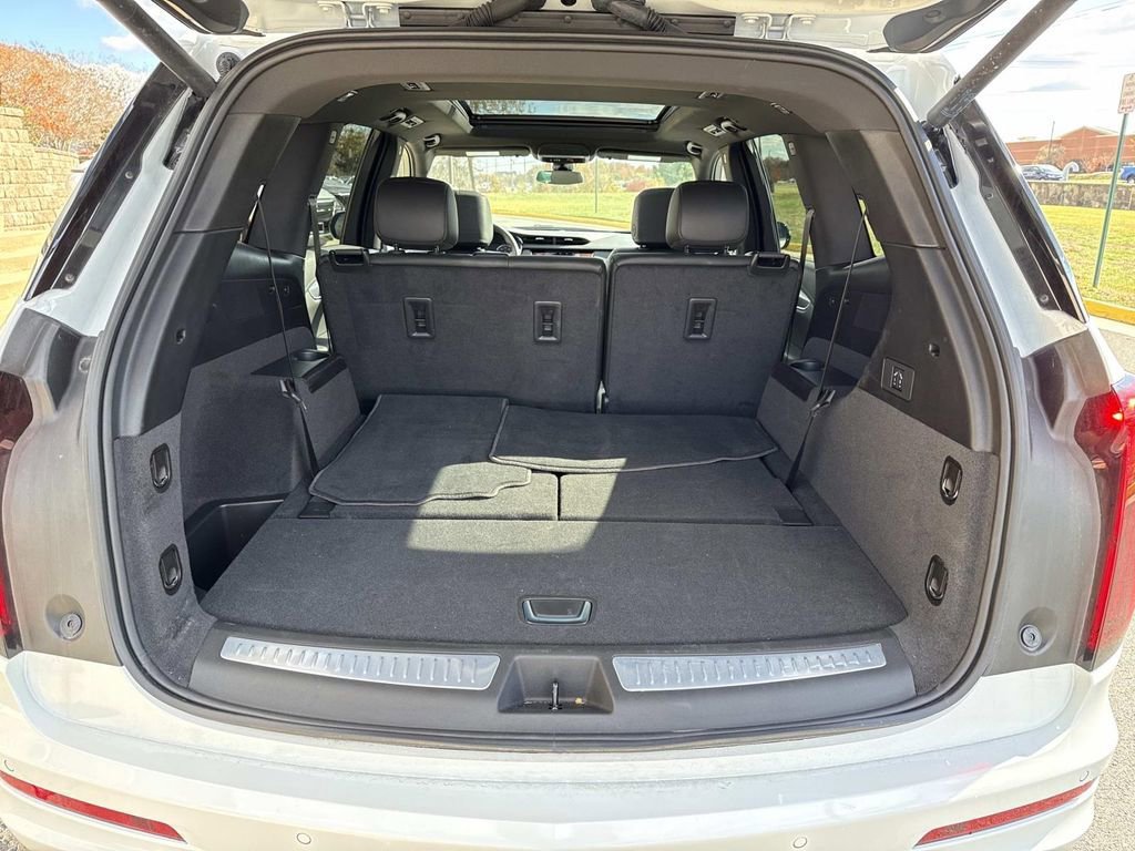 New 2025 Cadillac XT6 Luxury FWD image 12
