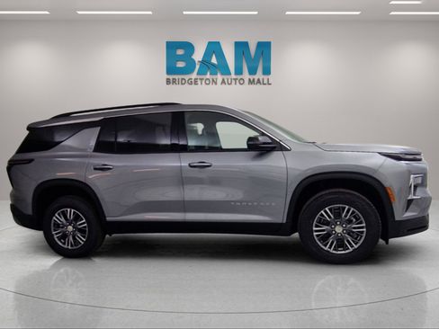 New 2026 Chevrolet Traverse LT w/ Driver Confidence Package image 8