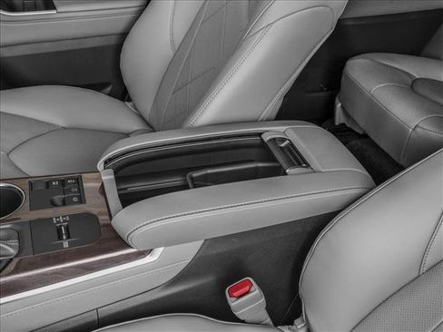 New 2026 Toyota Highlander Platinum image 10