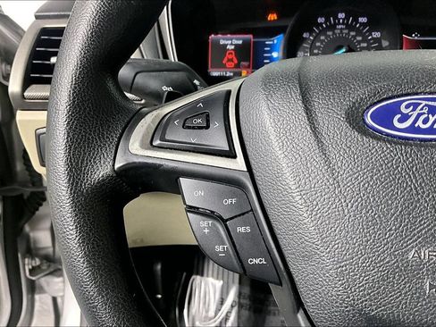 Used 2018 Ford Fusion SE w/ Fusion SE Technology Package FWD image 18