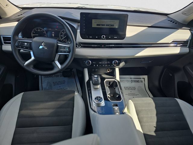 Used 2025 Mitsubishi Outlander SE AWD/4WD image 10