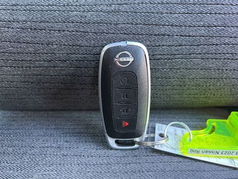 Used 2023 Nissan Rogue SV image 28