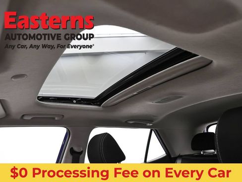 Used 2024 Hyundai Venue SEL FWD image 33