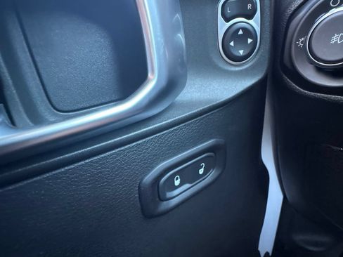 Used 2018 Jeep Wrangler Unlimited Sport S AWD/4WD image 21