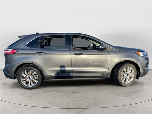 Used 2024 Ford Edge Titanium image 2