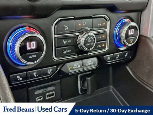 Used 2021 GMC Yukon SLT w/ SLT Premium Package AWD/4WD image 21