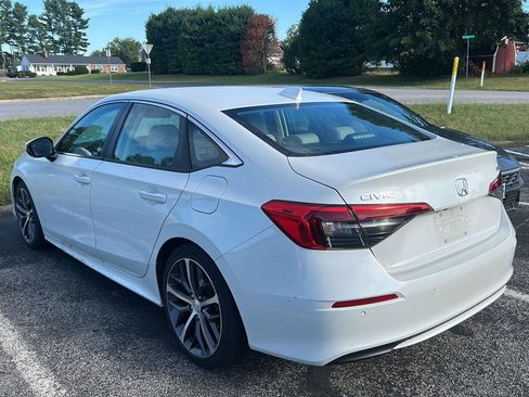 Used 2023 Honda Civic Touring image 4