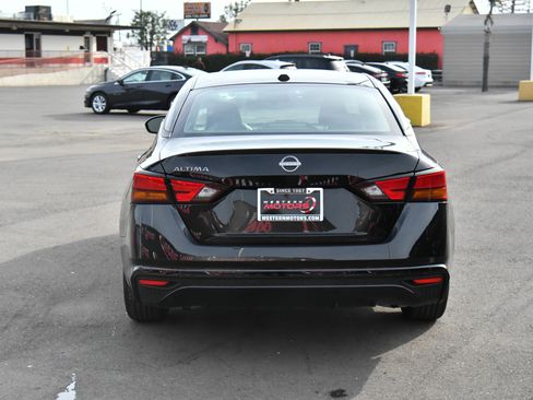 Used 2025 Nissan Altima 2.5 SV image 7