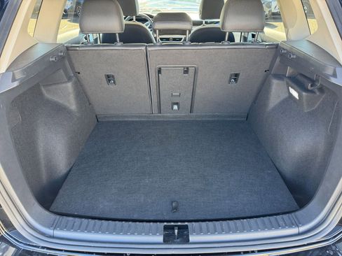 Used 2025 Volkswagen Taos SE image 31