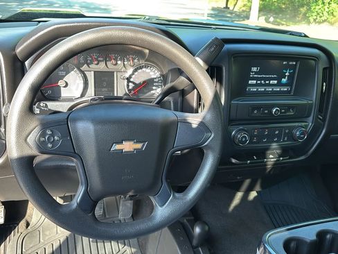 Used 2018 Chevrolet Silverado 1500 Custom w/ Custom Value Package image 13