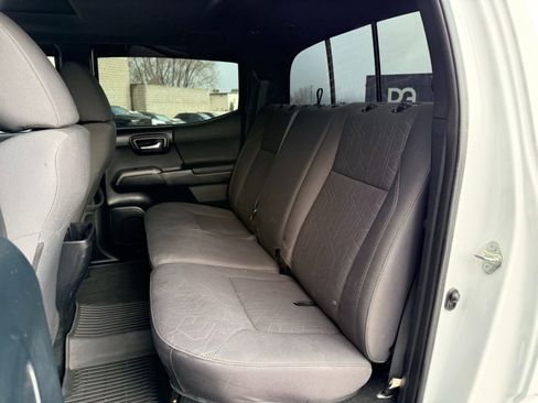 Used 2017 Toyota Tacoma TRD Off-Road w/ Premium & Technology Package image 27