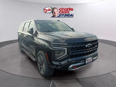 Used 2025 Chevrolet Suburban Z71 w/ Comfort Package AWD/4WD image 5