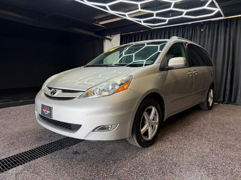 Used 2006 Toyota Sienna XLE image 3