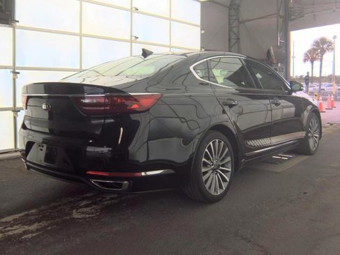 Used 2017 Kia Cadenza Premium w/ Luxury Package FWD image 5