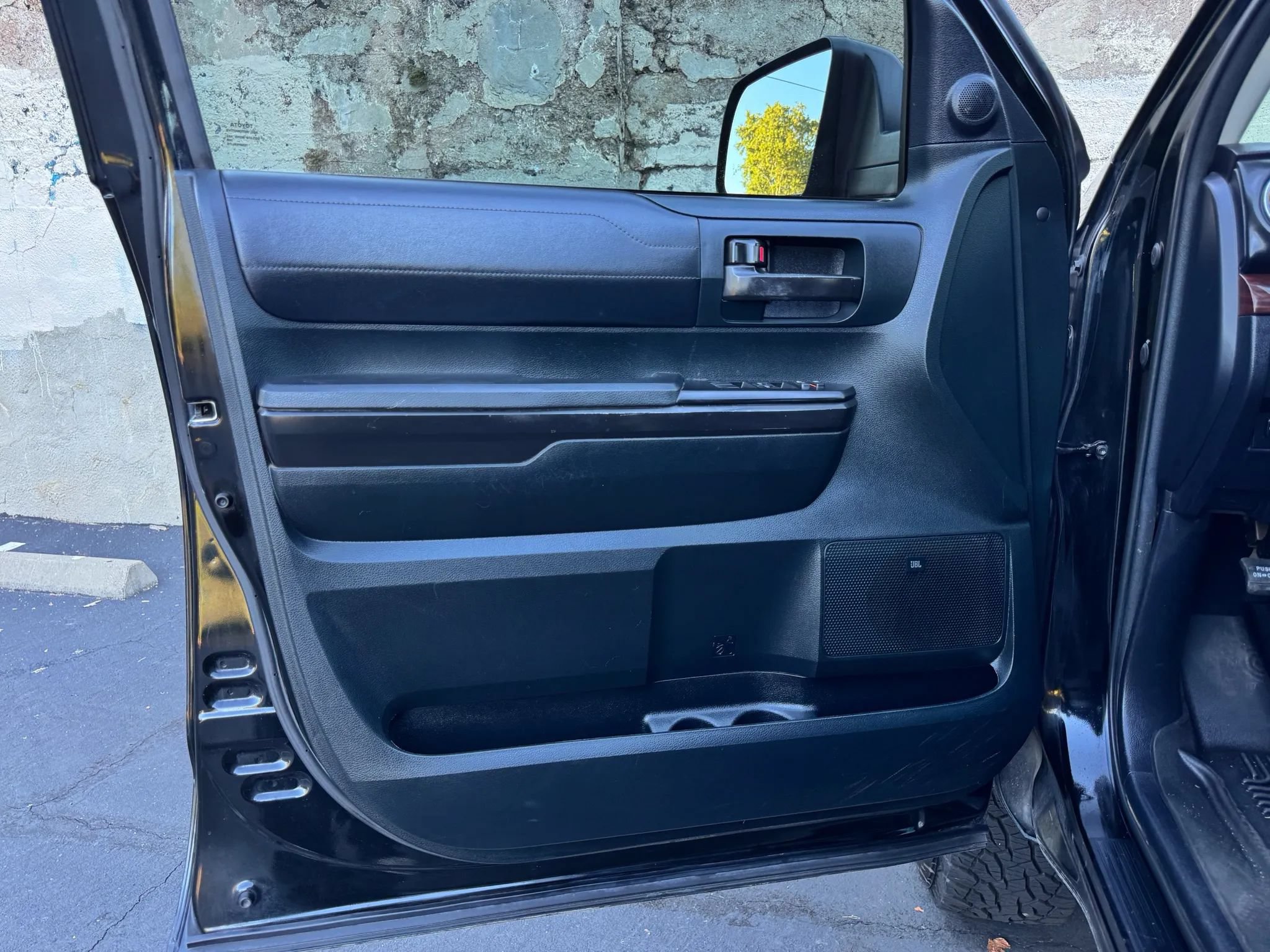 Used 2017 Toyota Tundra Limited w/ Limited Premium Package RWD image 19