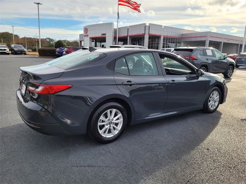 Used 2025 Toyota Camry LE image 12
