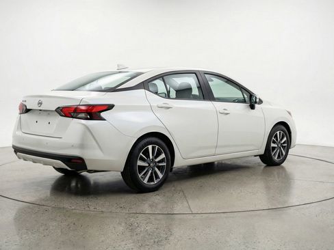 Used 2025 Nissan Versa SV image 9