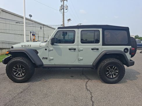 Used 2024 Jeep Wrangler Unlimited Sport AWD/4WD image 7