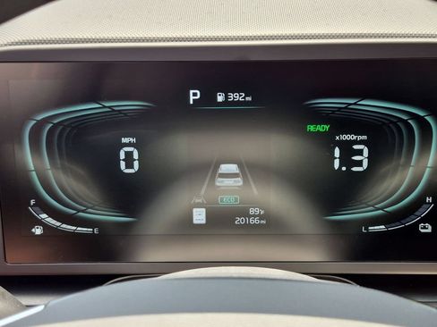Used 2025 Kia Niro LX FWD image 16