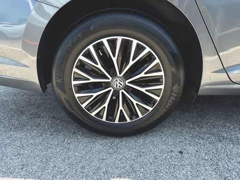 Used 2019 Volkswagen Jetta SEL w/ Cold Weather Package FWD image 34
