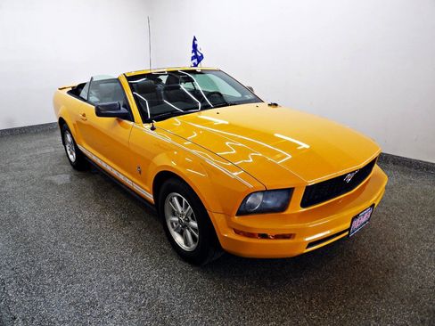 Used 2008 Ford Mustang Premium RWD image 3