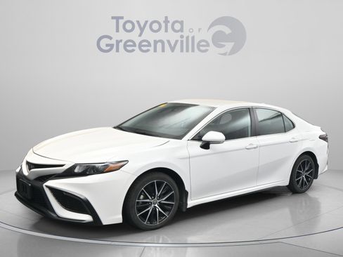 Certified 2024 Toyota Camry SE FWD image 1