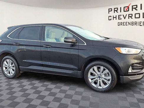 Used 2022 Ford Edge Titanium image 2