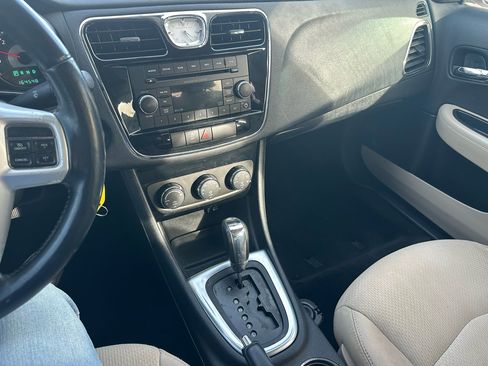 Used 2014 Chrysler 200 Touring image 20