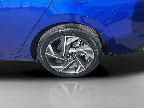 Used 2025 Hyundai Elantra Limited FWD image 22