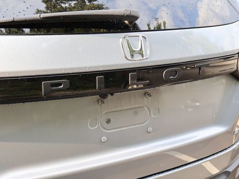 Certified 2024 Honda Pilot Elite image 8