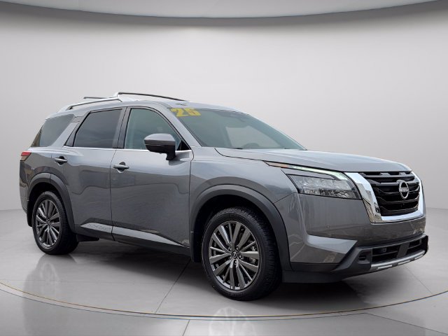 Used 2025 Nissan Pathfinder SL w/ SL Premium Package FWD image 9
