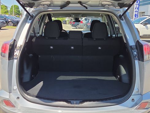 Used 2018 Toyota RAV4 LE FWD image 13