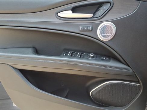 Used 2019 Alfa Romeo Stelvio Ti AWD/4WD image 18