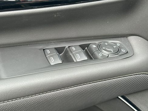 New 2025 Chevrolet Suburban Premier image 12