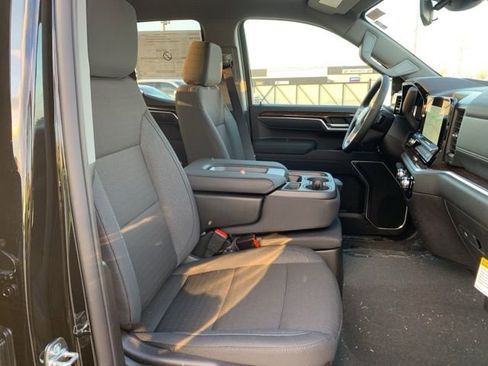 New 2026 GMC Sierra 1500 SLE image 28