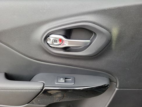 Used 2023 Jeep Cherokee Altitude Lux image 12