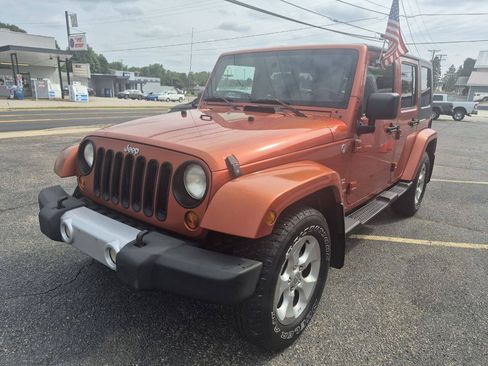 Used 2009 Jeep Wrangler Unlimited Sahara AWD/4WD image 3