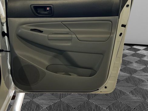 Used 2012 Toyota Tacoma PreRunner image 16