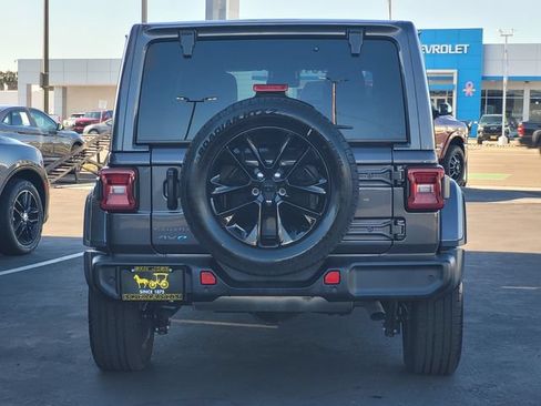 Certified 2025 Jeep Wrangler Unlimited Sahara w/ Safety Group AWD/4WD image 5